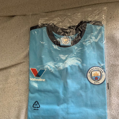 Manchester City L t shirt new, authentic official merchandise
