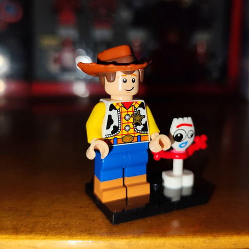 Woody & Forky figure like new, with base and two expressions