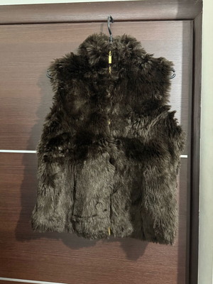 Sleeveless fur vest dark brown synthetic like new, size M