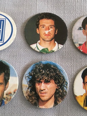 Football badges used, pack of 6 vintage stars