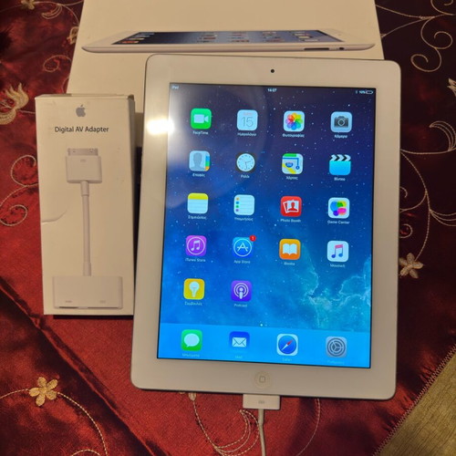 iPad 3 model A1416, 16GB, Wi-Fi with Apple Digital AV Adapter