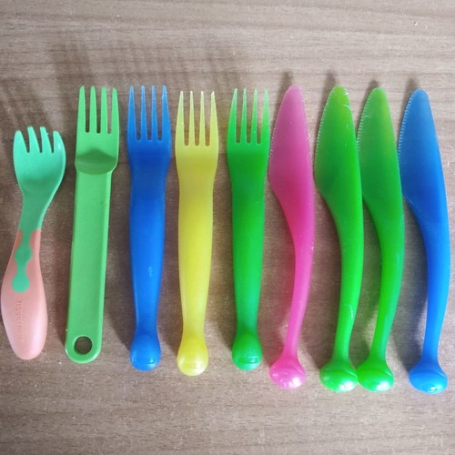 Children's plastic cutlery set used, 9 pieces