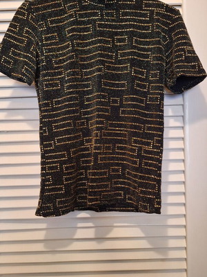 Black gold rhinestone t-shirt like new, size S