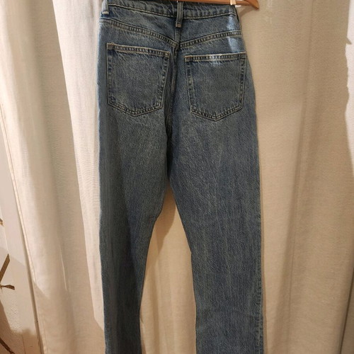 H&M mommy jean new, with rip on right knee, size XS