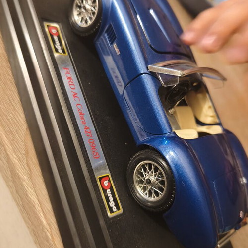 Bburago Ford AC Cobra 427 (1965) model car