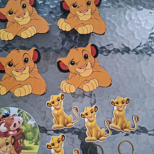 Lion King wooden and metal decorations like new, pack of 18 pieces