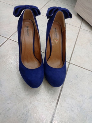 Fullah Sugah blue suede leather pumps size 41 like new