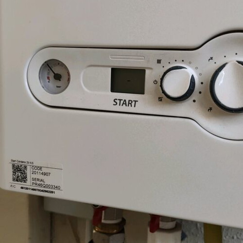 Riello Start Condens Kis 29 Gas Boiler like new