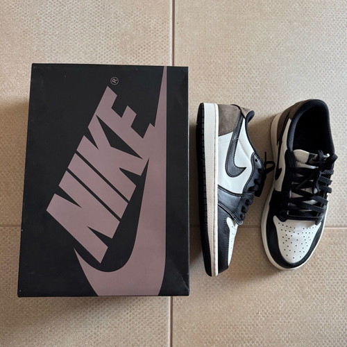 Jordan 1 Low Mocha sport shoes size 41, like new