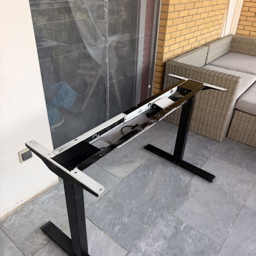 Rodulf Electric Adjustable Desk Frame like new, sit/stand, 140x80 cm