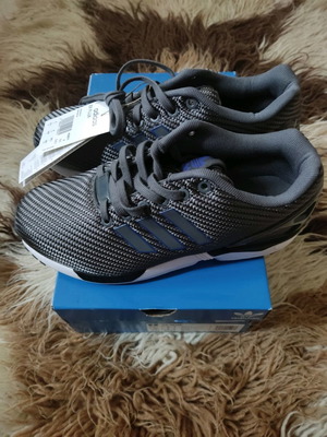 Adidas спортни обувки нови, номер 39 1/3, сиви