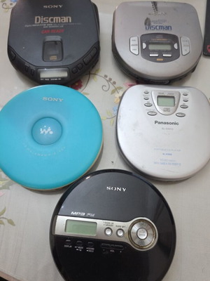 Sony Walkman Discman lot of 5 used for parts or repair