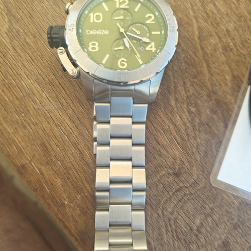 Breeze wristwatch