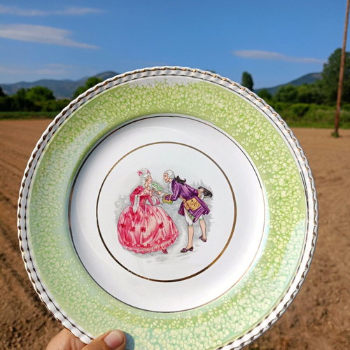 Collectible Minoan decorative plate like new Greek production