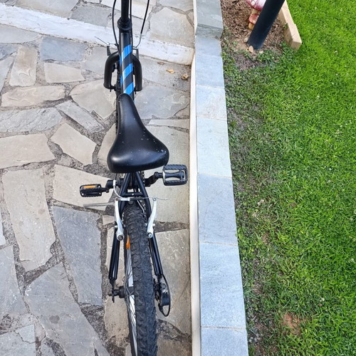 Bicycle used with 6 speeds, disc brakes, black city bike