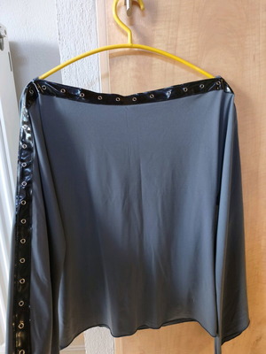 Women's gray blouse used, one size, with sleeve detail