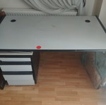 Desk in like-new condition