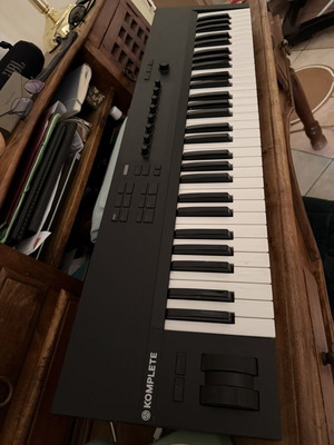 Native Instruments Komplete Kontrol MIDI πληκτρολόγιο s49