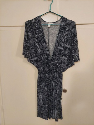 H&M wrap summer dress like new, blue with white details