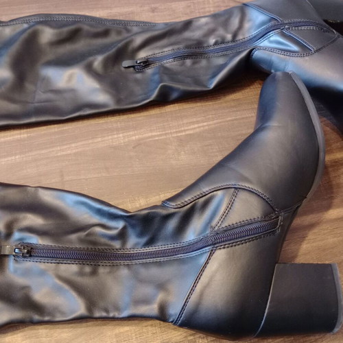 Tall boots size 40 like new, black with laces and zipper