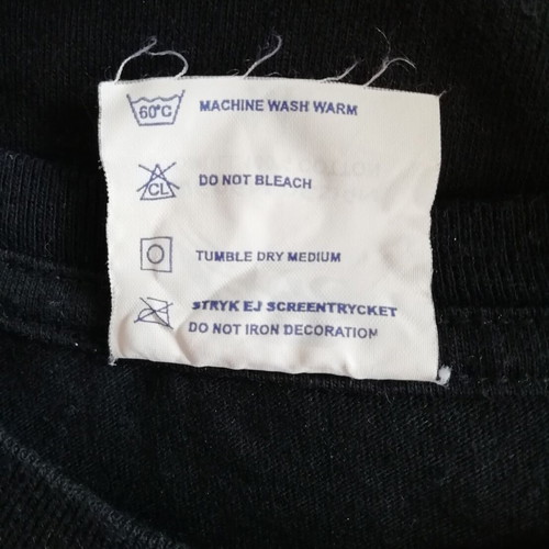 Men's black T-shirt with Sweden print like new, size medium