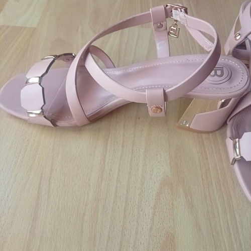 Laura Biagiotti leather sandals size 41 like new, pink