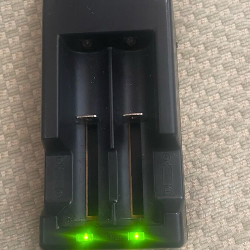 Battery charger like new with two rechargeable AA batteries