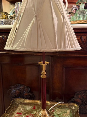 Vintage Regency lamp used, bronze base, elegant design
