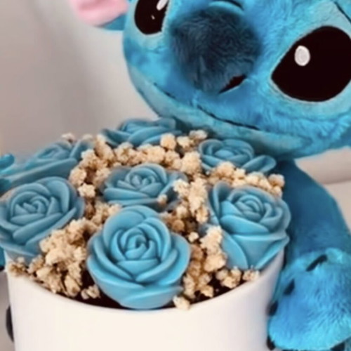 Stitch bouquet composition with customizable scent