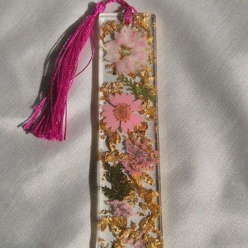 Handmade bookmark from resin with pink dried flowers new