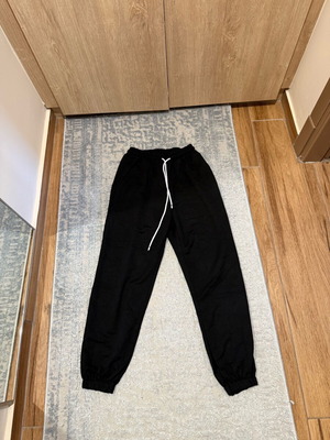 Tracksuit pants black like new, fits comfortably XL