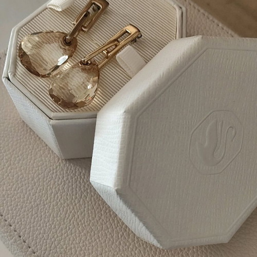 Swarovski earrings with honey crystal drop, like new