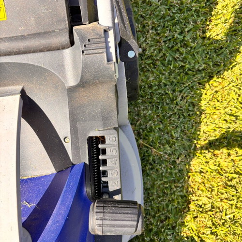Electric lawn mower 1400w like new with 40-liter grass catcher
