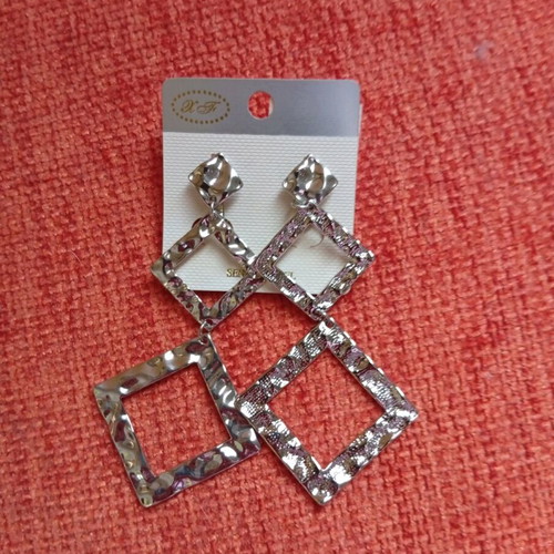 Earrings Rhombus hammered design with clips new, silver color