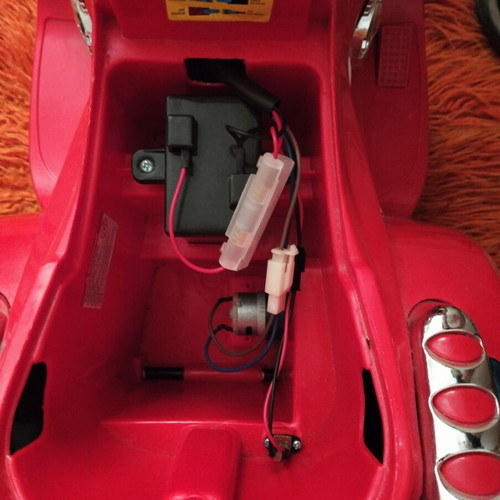 Battery-powered children's motorcycle used, needs battery replacement