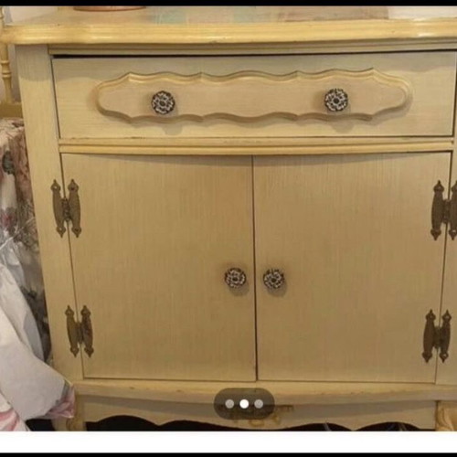 Bedroom set like new, American made