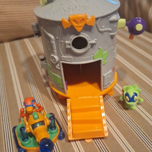 Superzings Series 2 Adventure 1 Secret Laboratory like new