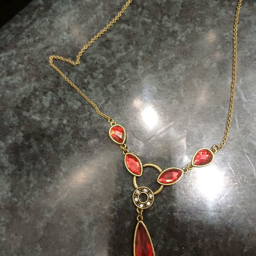 Vintage necklace new with red stones