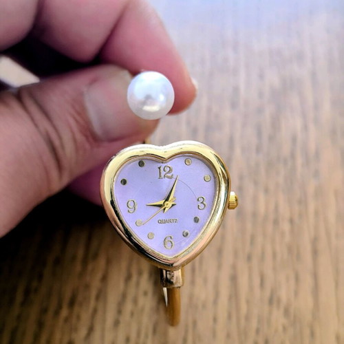 Women's heart-shaped bangle watch with pearl new