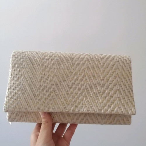 Straw handbag new, beige with gold weave and chain