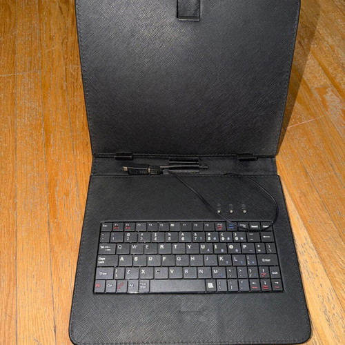 Tablet keyboard case with stylus compatible with all brands, like new