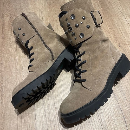 Unisa suede boots with studs new, beige