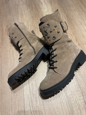 Unisa suede boots with studs new, beige