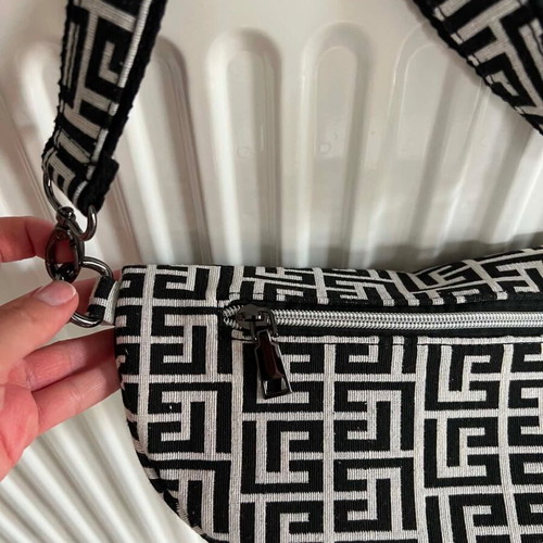 Crossbody bag black and ecru with geometric shapes 70s style like new