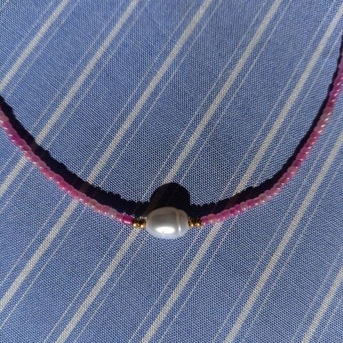 Necklace new, steel wire with pink and gold glass beads and pearl