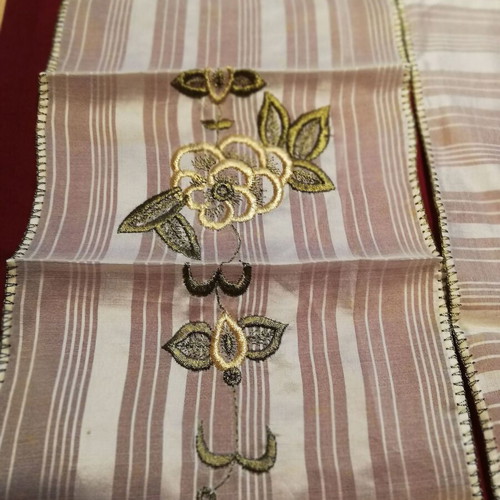 Handmade silk embroidery set of 3 pieces like new with gold thread and lace