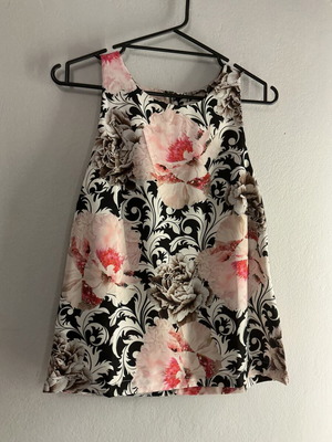 Glamorous blouse size M like new with floral pattern