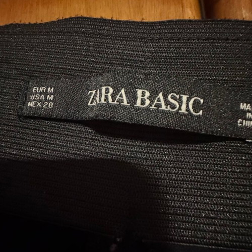 Zara leggings pants size M black like new with zipper