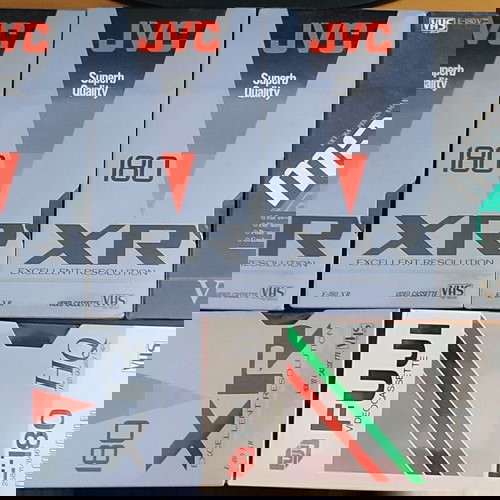 Βιντεοκασέτες VHS άγραφες σφραγισμένες και κασέτα καθαρισμού σαν καινούργιες