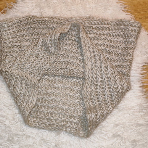 Tally Weijl knitted neck scarf like new, beige ecru